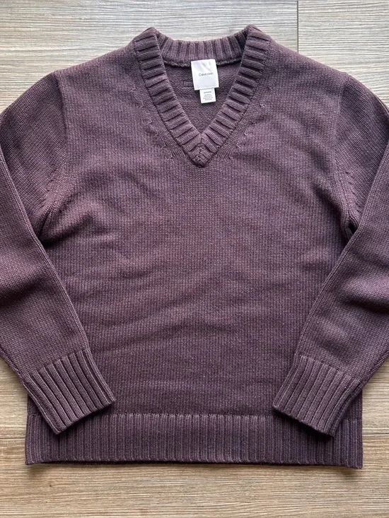 Calvin Klein | Wool V-Neck Sweater in Raisin Burgendy (X-Small) - Picture 1 of 11